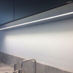 hochwertige LED-Leiste in einer Küche der Firma boform (DK)